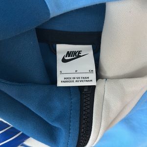 Mens small Nike Tech